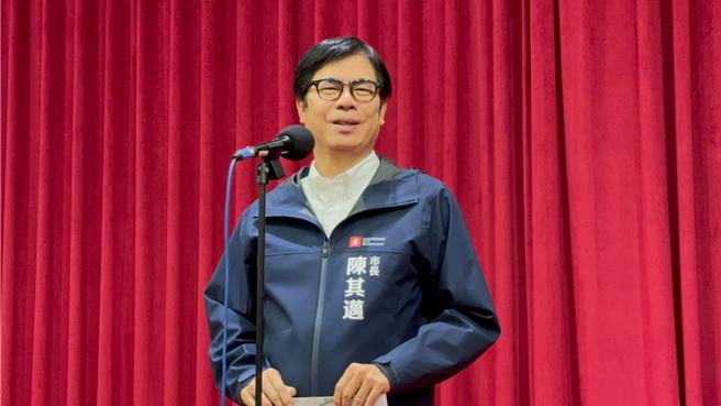 高雄市长陈其迈今（16）日笑说，不同粉丝到他脸书一直许愿，真的也是很困扰，因为难度愈来愈高，像最近大家一直在谈的美国流行天后泰勒丝，「坦白说我也很想赶快邀请泰勒丝来」。（柯宗纬摄）