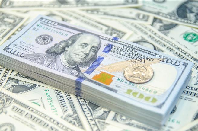美元微笑三不五时的强势升值让很多国家如坐针毡。（shutterstock）