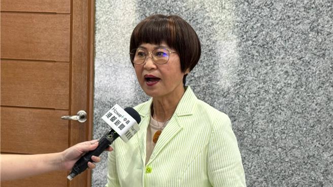 高雄旗津每逢滿月常因大潮海水倒灌，大太陽沒下雨也會積淹水，地方飽受困擾。8連霸高市議員李喬如今（16）日質詢時指出，第1期第1標治水工程3200萬元，有辦法徹底解決水患嗎？（柯宗緯攝）