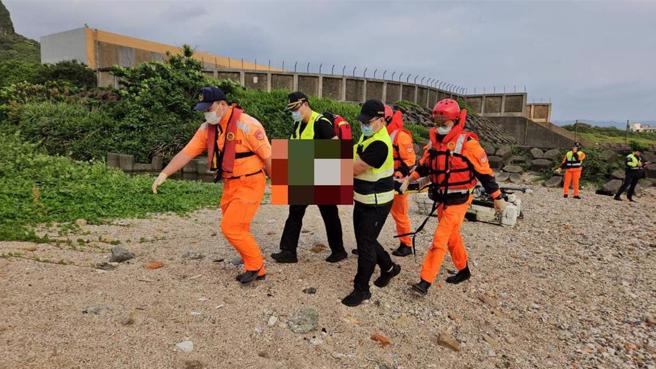 男乘保麗龍船海釣「穿救生衣」落水溺斃。(張鎧乙翻攝)