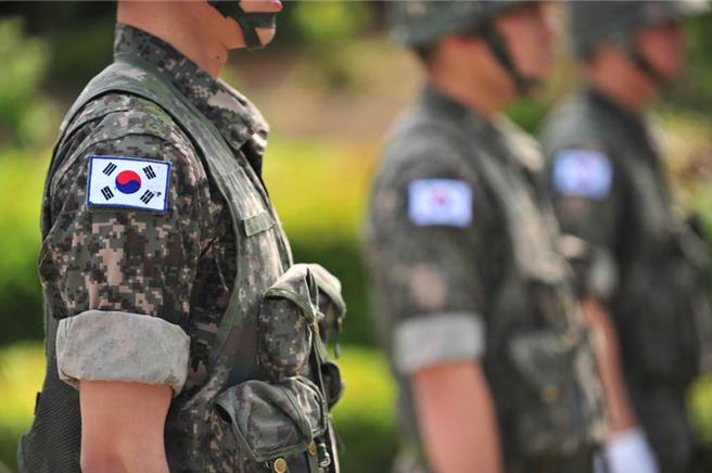 韩国军队长期服役的军医仅7.7%。(示意图／ 取自达志影像)