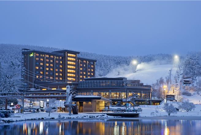 日本長野縣池之平飯店坐落於滑雪勝地白樺高原，距離最近的滑雪場只需6分鐘車程。(池之平飯店提供)