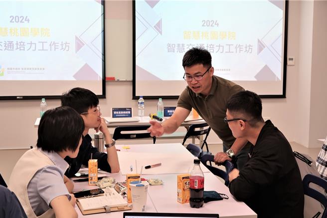 桃市府智慧交通工作坊特別邀請業界專家給予建議。（智發會提供／蔡依珍桃園傳真）