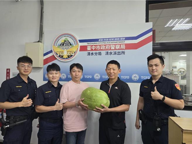 清水警方表示，發起團購是拋磚引玉，呼籲民眾及企業踴躍支持花蓮農特產品，以實際行動力挺。（清水警分局提供／張妍溱台中傳真）