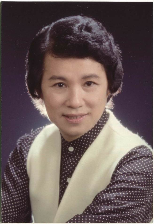 文夏生前有宝岛歌王美称，也入列台南市歷史名人。图为其年轻时照片（王姬文提供）