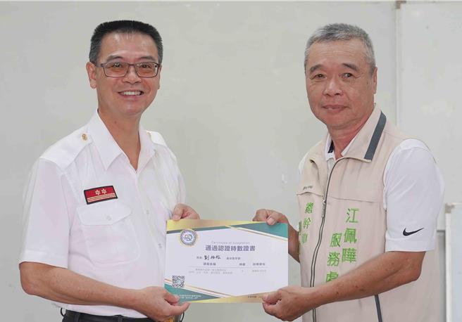 民眾自發性報名，學習如何止血、包紮，正確CPR等急救處置，取得證書後，正式成為社區災害應變搶救一員。（嘉義縣消防局提供／呂妍庭嘉義傳真）
