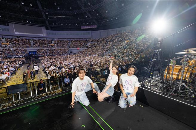 告五人近来忙于巡演。（摘自告五人脸书）