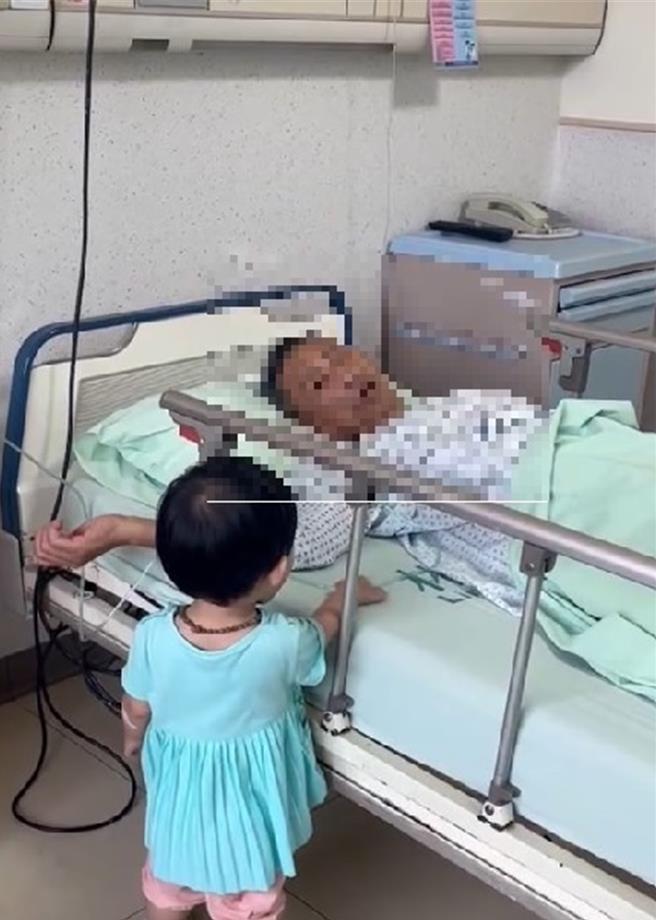 黄清泉在停车场时突然心肌梗塞昏倒，所幸救回一命。（警方提供）