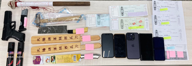 警方查扣證物。（圖／警方提供）