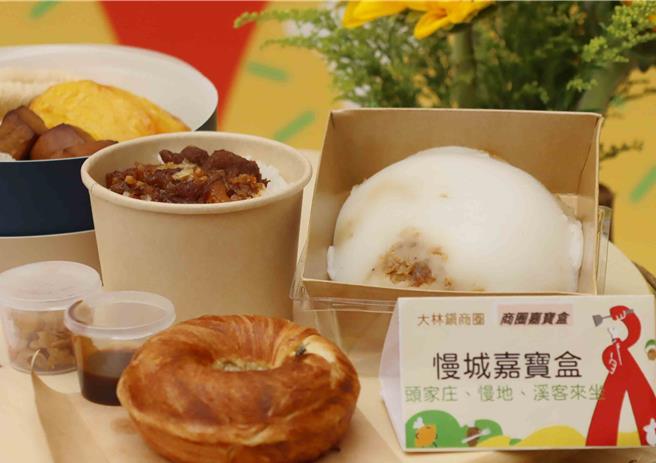 大林鎮商圈「頭家庄」現烤甜甜圈、「溪客來坐」碗粿、「慢地」滷肉飯3個店家組成的「慢城嘉寶盒」脫穎而出。（呂妍庭攝）