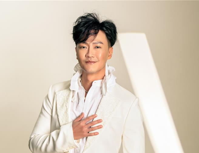 林俊逸首度入围金曲奖台语男歌手奖。（图／媒体栈提供）