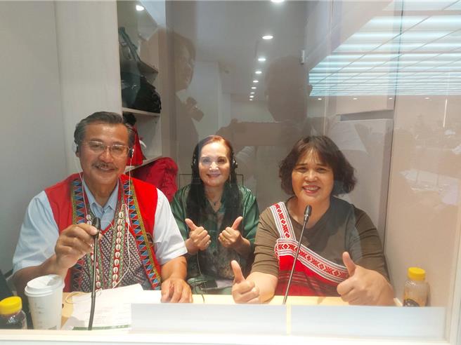 原民会16日正式启用中央部会第一个同步口译设备会议室。（张铠乙摄）