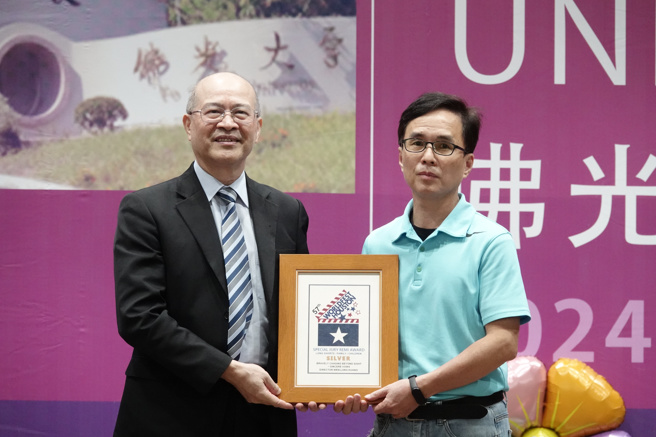 佛光大學傳播學系黃文龍老師擔任導演的紀錄式勵志微電影《綻放視界 真心的誓言》，在今年第57屆休士頓國際影展（WorldFest - Houston International Film）榮獲家庭孩童類短片銀獎。(照片/佛光大學提供)