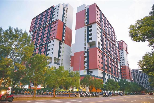 截至今年4月底止已達成10萬603戶，中央興辦5萬2845戶，地方興辦4萬4758戶，中央在短短4年間，讓全國社會住宅推動速度超越地方，在今年底可望達成直接興建12萬戶目標。（本報資料照片）