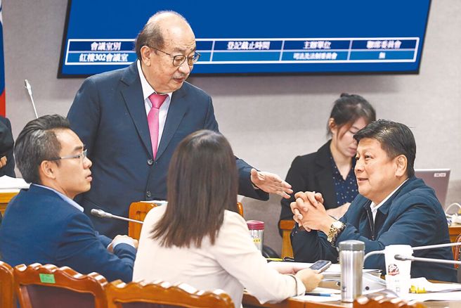 立法院15日初审国会改革相关草案，蓝绿立委相互攻防吵成一团，衝突日益加剧。（示意图／邓博仁摄）