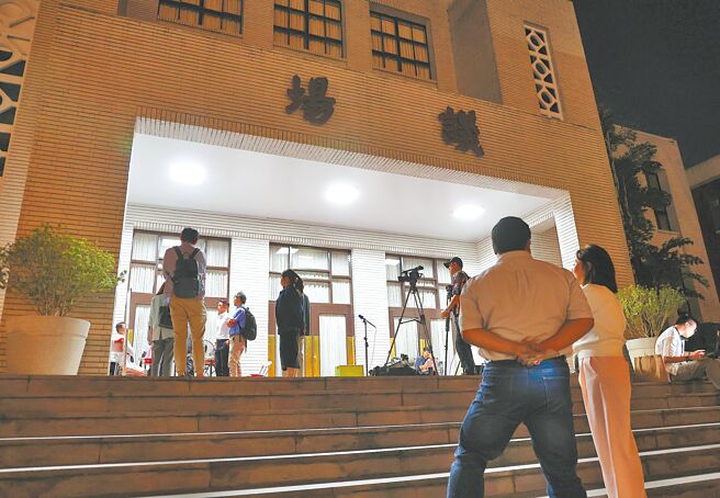 立法院院會17日將處理國會改革五法，國民黨立法院黨團15日宣布為防綠營杯葛國會改革，啟動議場守夜，直到17日院會前，黨內立委不分晝夜排班輪值。（劉宗龍攝）