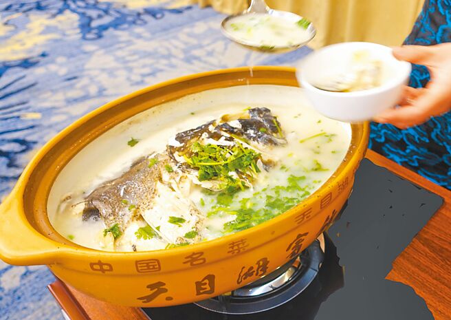 天目湖砂鍋魚頭為溧陽美食之首、常州十大名菜之冠，2002年納入中國名菜。（高靜芬攝）