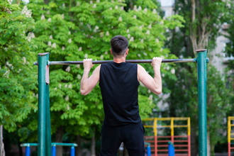男子「吊頸鍛鍊」改善頸椎 結果活活死在公園