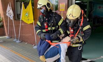 預防火警死亡憾事發生 桃園消防赴教養院搶救演練