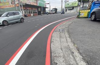 見「紅白紅」併行標線不敢臨停 路人急忙求解竟是大烏龍