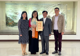 中臺科大藝文中心邀美術家袁之靜開展 「天地有大美」水墨畫展現生命力