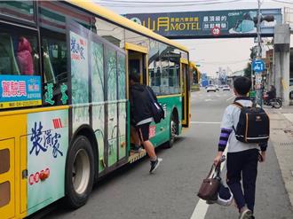 南投公车大幅减班 学生台中补习没车搭只能坐小黄