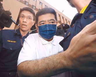 NONO出外景逞獸慾 闖議會女廁「揉胸」！她拿電擊棒回擊