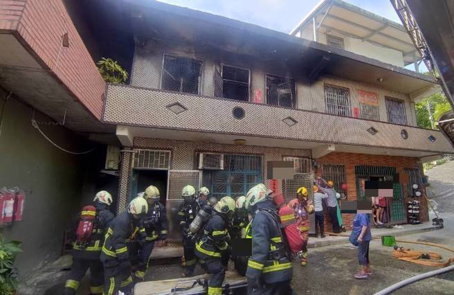 瑞芳東和路上一間民宅今早發生火警。( 葉庭欣/翻攝 )