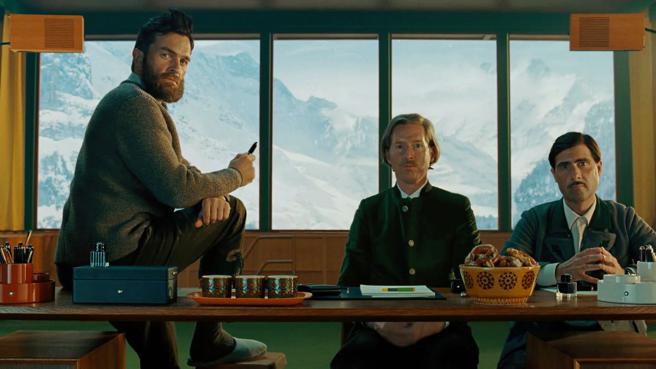 萬寶龍邀請《歡迎來到布達佩斯大飯店》導演Wes Anderson（左）拍攝形象影片，才子男星Rupert Friend（中）、Jason Schwartzman助陣<br />
。（Montblanc提供）