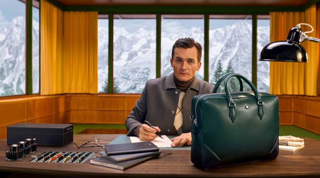 《維多莉亞女王：風華絕代》中飾演阿爾伯特親王的才子男星Rupert Friend拍攝萬寶龍形象照。（Montblanc提供）