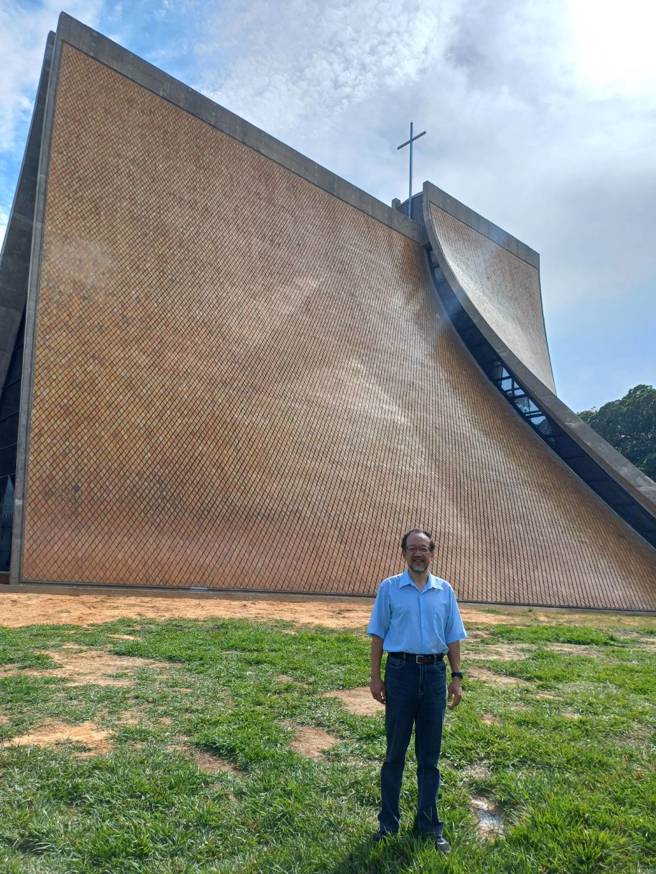 陈尚仁强调，生命可以因为充满爱，产生出极大的潜能，当年他就是因为受到这样的影响，让他后来感受到上帝的呼召，进而成为神职人员。(照片/东海大学提供)