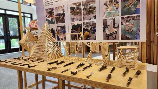 林业及自然保育署台中分署17日指出，台中市东势高工设计群学生作品展，于5月15日起至6月16日止，在东势林业文化园区登场，让民眾感受新世代创作魅力。（林业署台中分署提供／张妍溱台中传真）