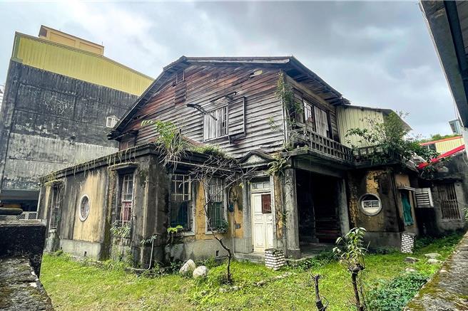 位于宜兰市的陈土金医师宅登录为歷史建筑，经审议后将异地重组，重组后的陈宅将坐落在新月广场附近、旧主秘公馆旁空地。（本报资料照片）