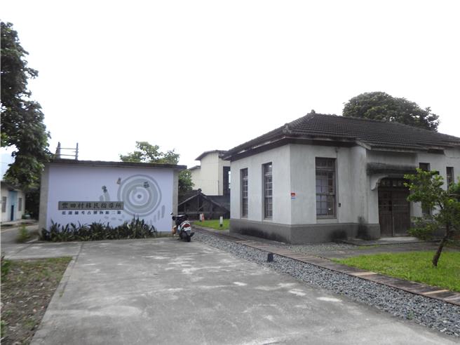 花蓮縣文化局3年前成立「考古博物館」，展示縣內歷年出土的80萬件史前文物，隨試掘工作持續進行，館舍空間不夠展示最新出土的文物，文化局為此結合鄰近的閒置文資空間「豐田移民指導所事務室」，打造成考古二館，呈現最新的成果。（羅亦晽攝）