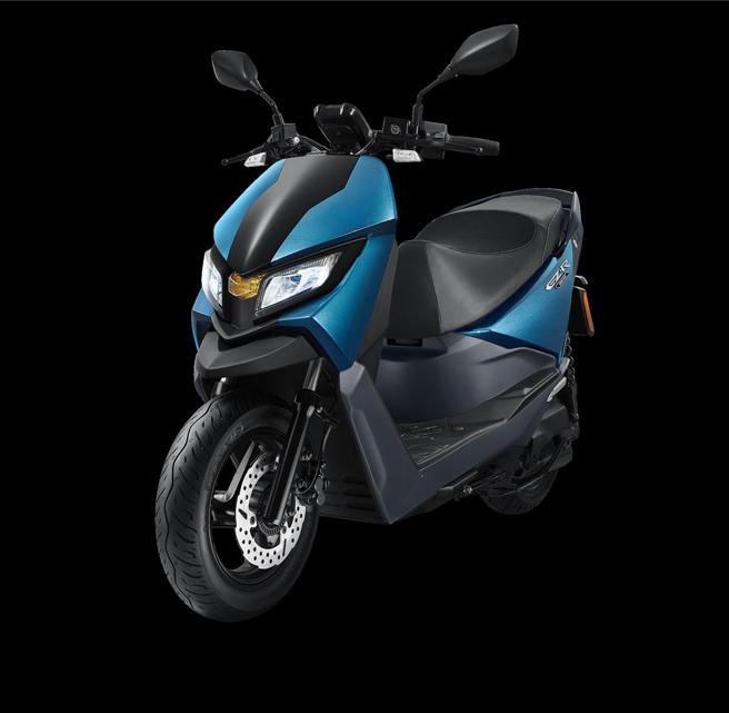 中华EZ-R推出全新车色青釉蓝，为通勤族增色。图／业者提供