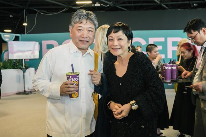 是枝裕和（左）與金馬影后張艾嘉（右）在坎城相見歡。（圖／金馬執委會提供）