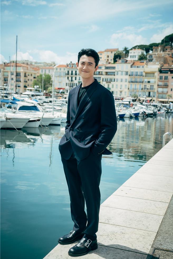 吴慷仁坎城宣传新片，首度饰演海王情圣。（图／台北双喜电影提供）