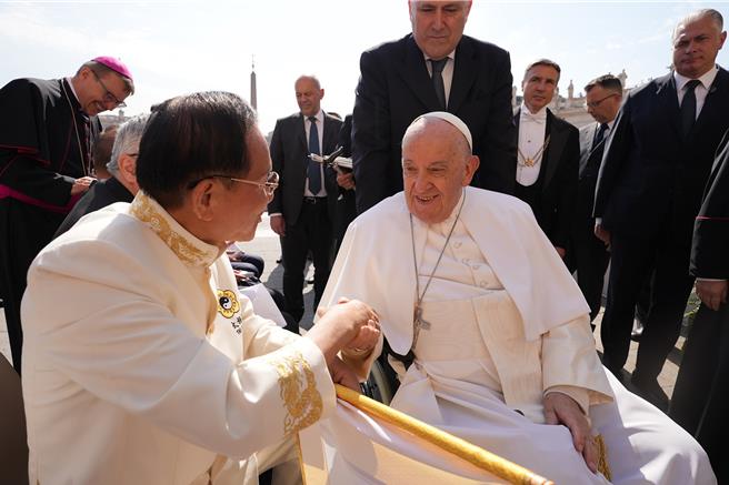 教宗方济各与太极门掌门人洪道子会晤。（太极门提供）