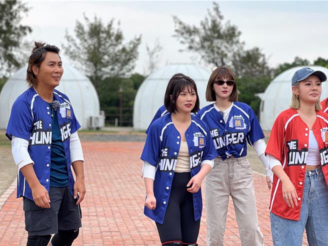 王仁甫（左）忍不住稱讚焦凡凡。（圖／中視提供）