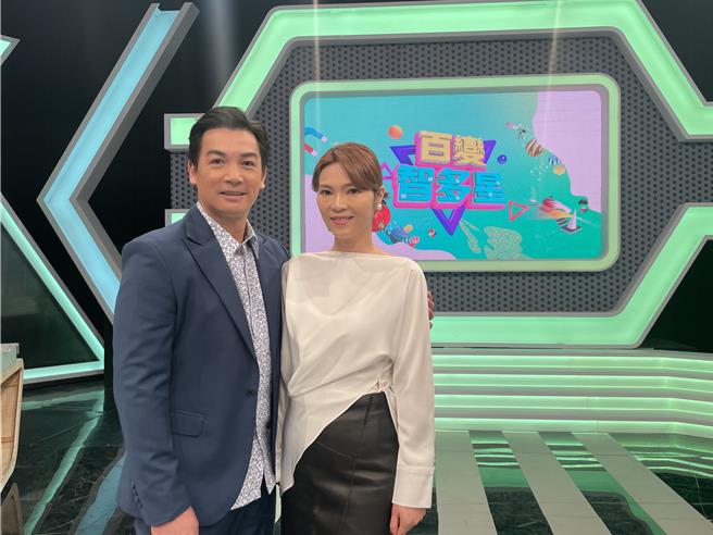 伊正（左）、邹琳相差15岁，相处起来毫无隔阂。（图／年代提供）