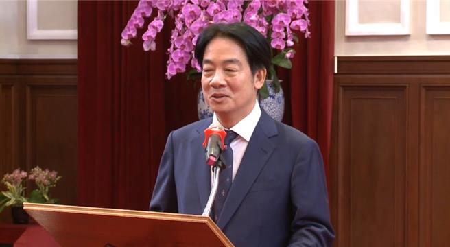 赖清德在致词时提到，蔡总统最近接受媒体专访时，提到还有4项未完成的议程，包括两岸的和平永续、与民主国家持续合作、解决年轻人住房压力及劳保基金议题等，未来新政府也会继续接手。（总统府提供／游念育台北传真）