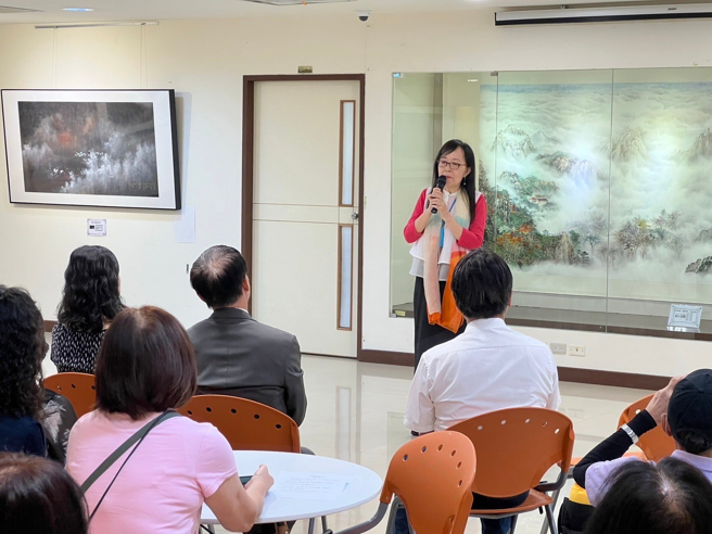 袁之靜老師分享創作靈感。(照片/中臺科技大學提供)