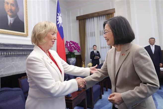 總統蔡英文17日接見加拿大國會「我國正副總統就職慶賀團」（總統府）