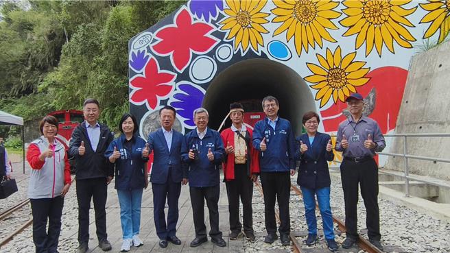 行政院長陳建仁17日宣布阿里山林鐵42號隧道竣工，7月1日將全線通車。（廖素慧攝）