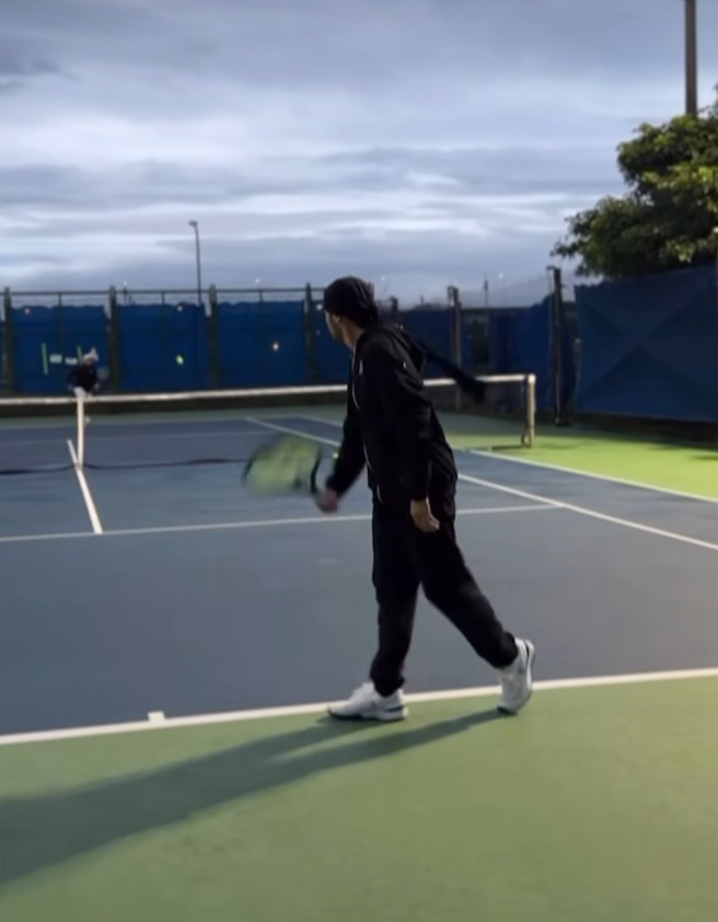 周董日前开心与好友打网球（图／摘自周杰伦IG）