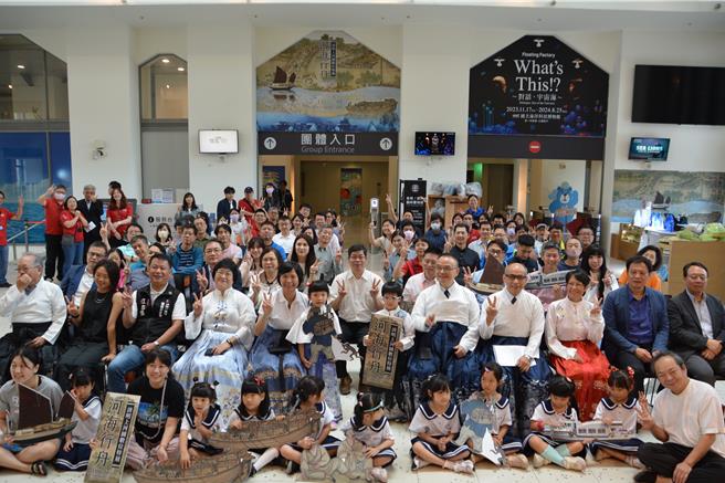 国立海洋科技博物馆携手国立故宫博物院推出「河海行舟—清明上河图数位特展」，利用动画活化「清院本清明上河图」中的精彩片段，印证河海文化的发展。（海科馆提供／徐佑升基隆传真）