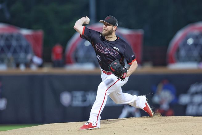 味全龍洋投鋼龍17日主投6局失1分。（味全龍提供）