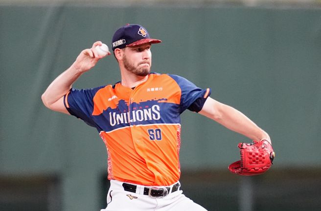 統一獅洋投布雷克17日面對台鋼雄鷹先發7.2局失2分拿下本季第3勝。（統一獅提供）