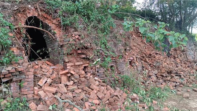 湖口波罗汶砖窑场八卦窑遭到不明人士破坏，10道窑门被敲破。（民眾提供／邱立雅竹县传真）