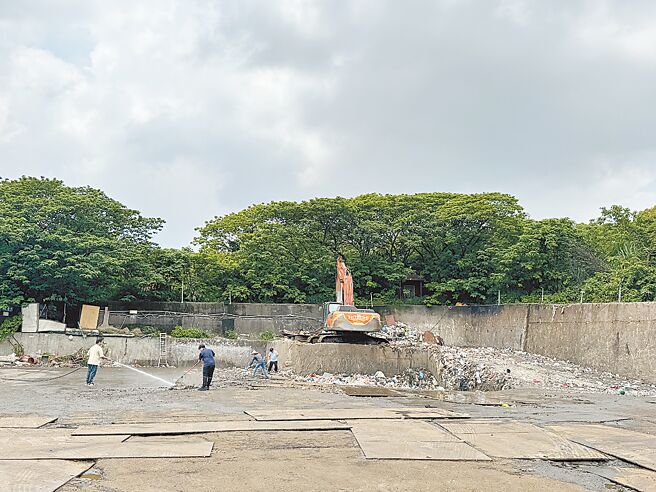 因應欣榮焚化廠雙爐整改，桃園市政府將桃園和龜山的垃圾暫置在大埔轉運站。（蔡依珍攝）